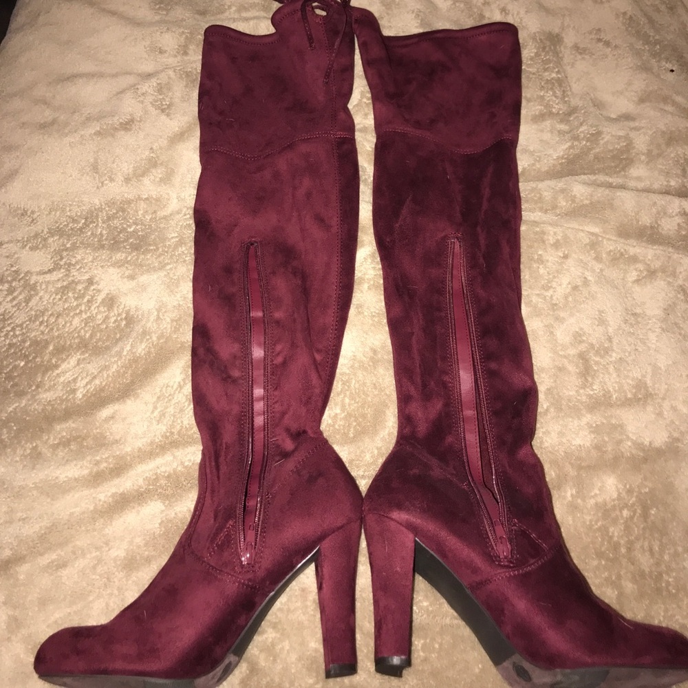 Used 1 time knee high heels